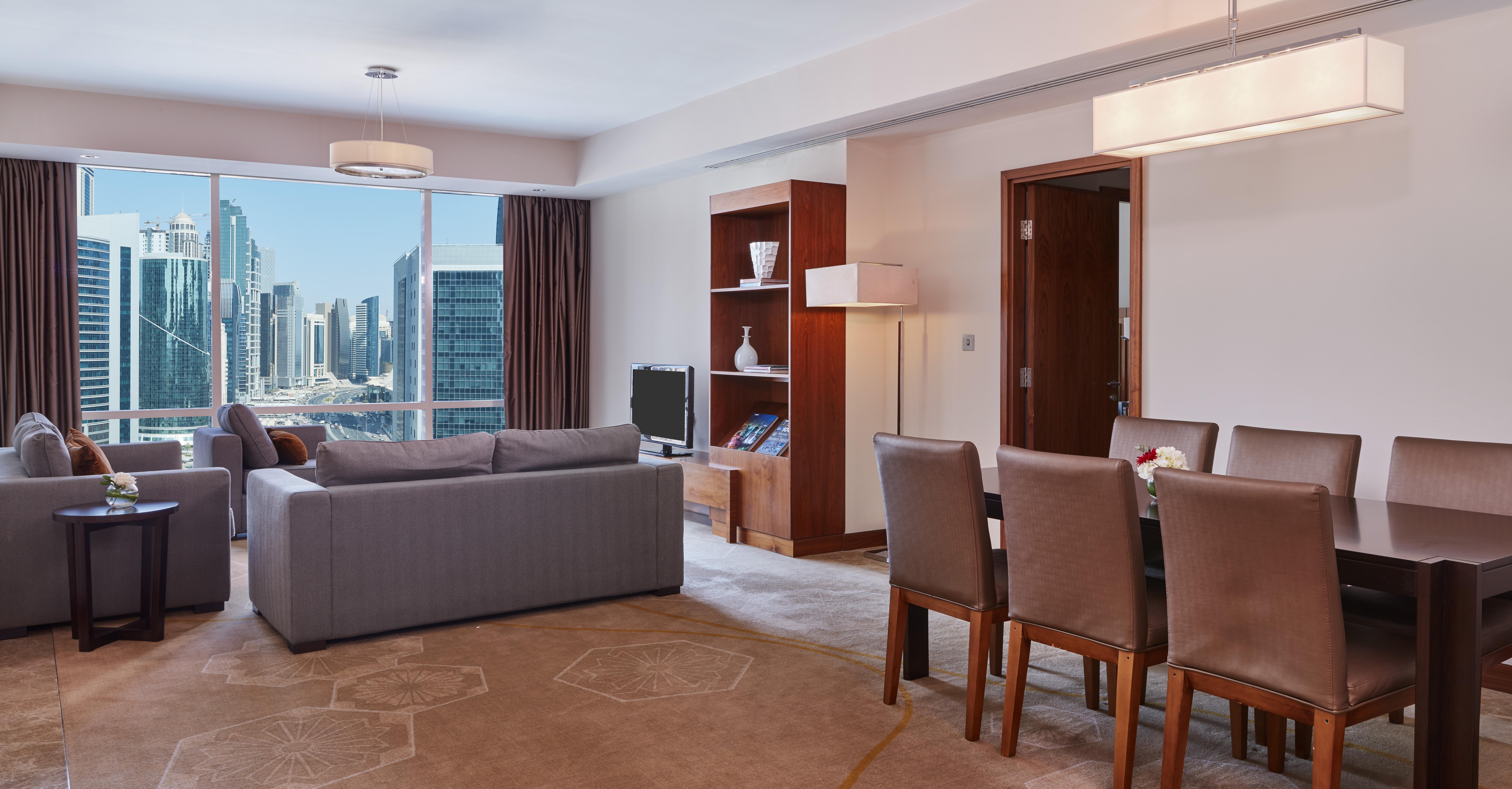 Intercontinental Doha The City By Ihg Esterno foto A living room in a suite at the Jumeirah Emirates Towers Hotel