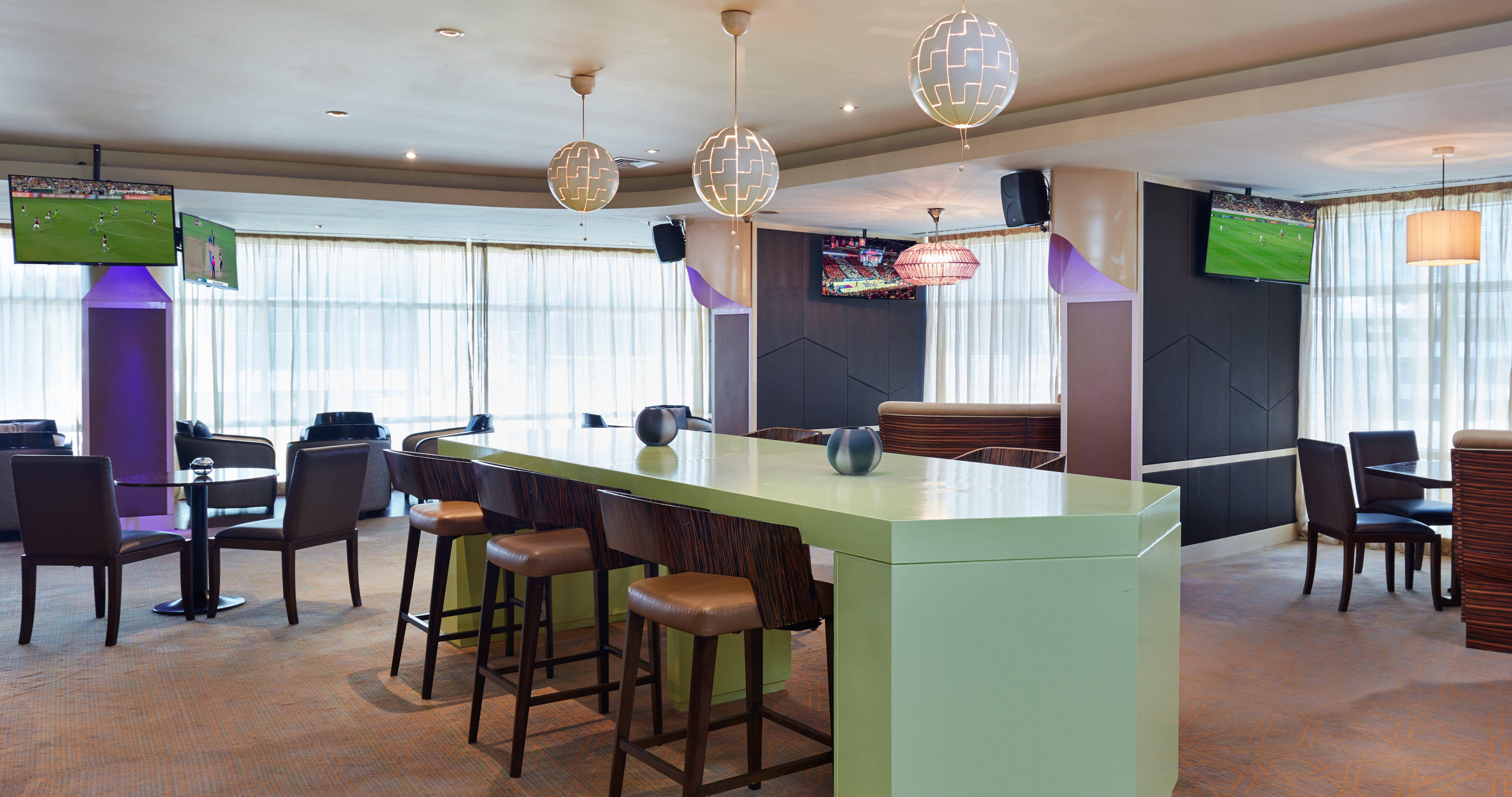 Intercontinental Doha The City By Ihg Esterno foto The lounge at the airport