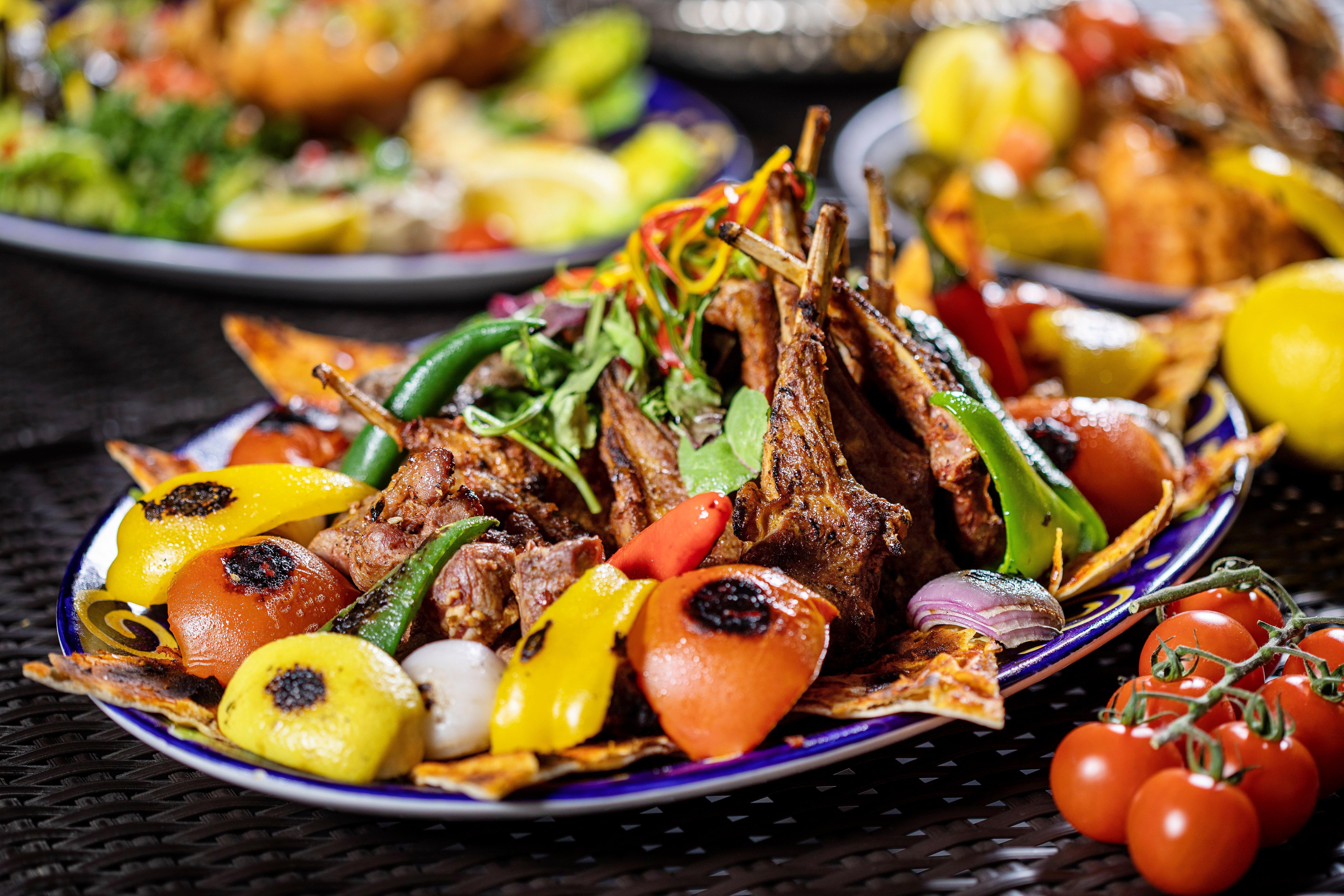 Intercontinental Doha The City By Ihg Esterno foto A grilled lamb rack with vegetables