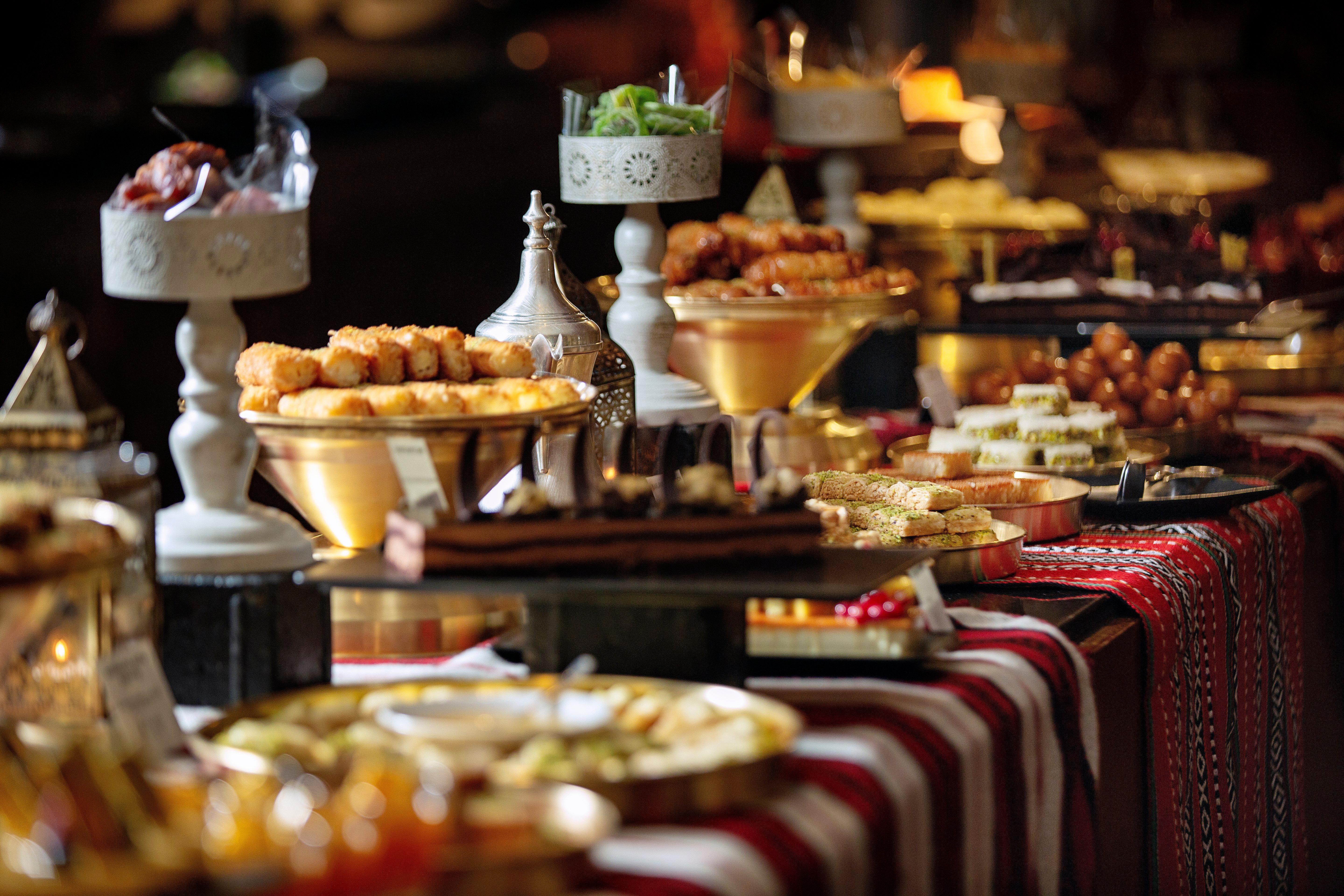Intercontinental Doha The City By Ihg Esterno foto A dessert buffet