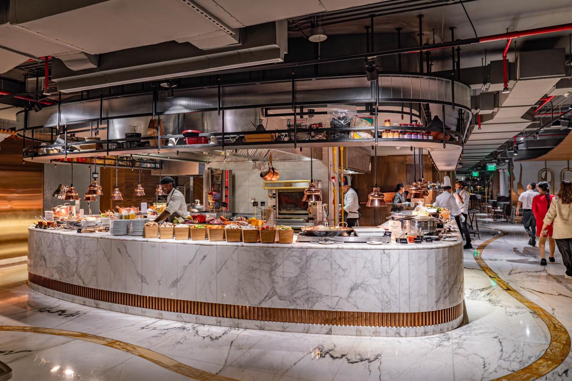 Intercontinental Doha The City By Ihg Esterno foto The buffet at the 101 Lounge